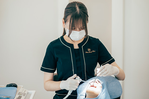 シーク歯科・矯正歯科の歯科衛生士による歯のメンテナンス